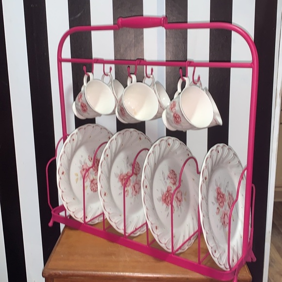 16 PC Vintage Dinner Plate /Mugs/Saucers Roses Floral & a Hot Pink Display Rack - Picture 5 of 17